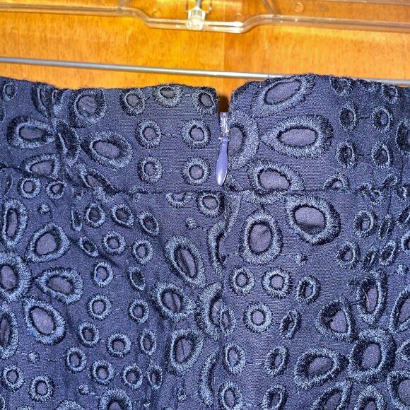J.Crew No. 2 Pencil Skirt Navy Blue Eyelet Floral Embroidered Womens Size 2 - Picture 6 of 6